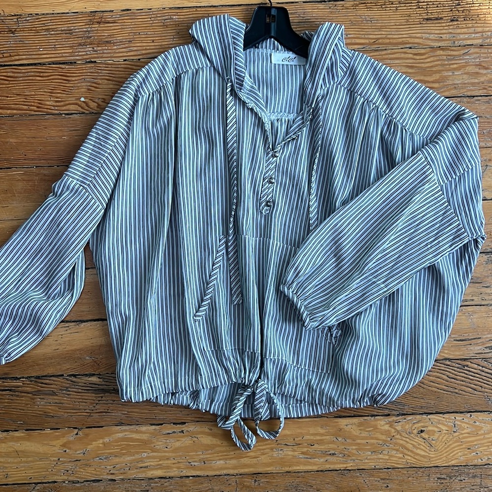 Cute hooded striped top!